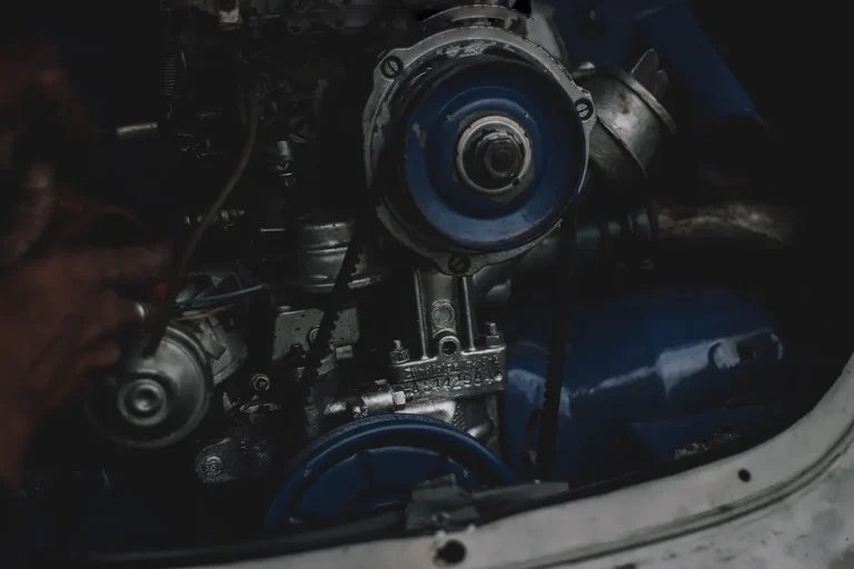 limpieza de motor de coche